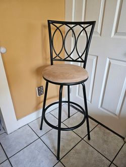 2 NEW ROUNDHILL ADJUSTABLE SWIVEL BARSTOOL