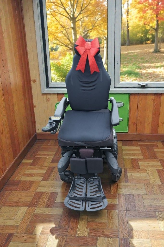 (CHRISTMAS SPECIAL) Quickie Q700m Power Wheelchair