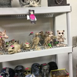 Halloween Decorations And Props. Read!!! Wow!!!