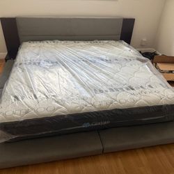 NEW MATTRESS KING SIZE PLUSH WITH BOX SPRING