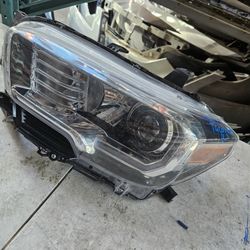 Toyota Tacoma Left Headlight Oem