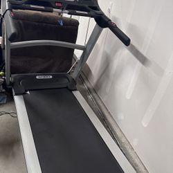 Spirit XT685 Treadmill 