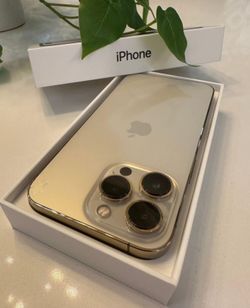 Pristine iPhone 13 Pro 1TB locked to ATT NETWORK + ORIGINAL USBC FIRM