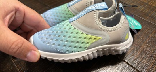 Rugged water shoes for kids size 7