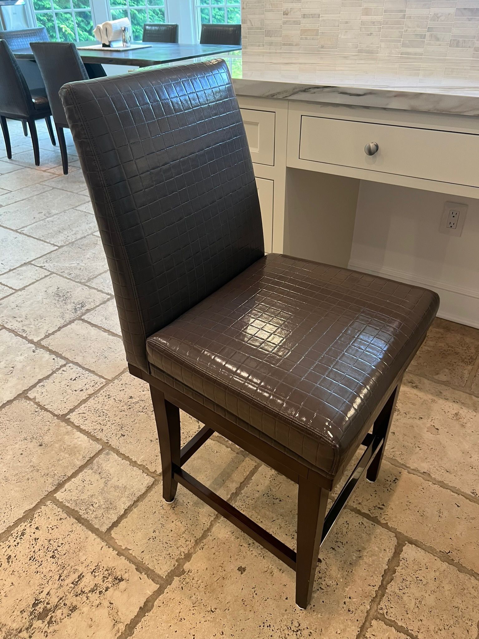 4 Gorgeous Faux Leather Swivel Counter Stools in Excellent Condition