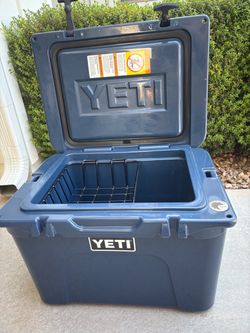 YETI tundra 35 cooler