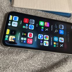 iPhone XR 64 GB unlocked