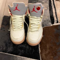 Off Whites Barely Worn Excellent Condition