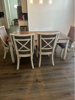 Dining Room Table /with pullout drawers