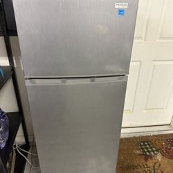 Frigidaire Gallery mini Fridge 