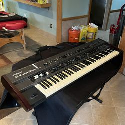 Roland V-Combo VR 760 Performance Keyboard & Peavey Keyboard Amp 