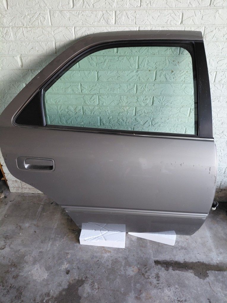 Toyota 1998 Camry Passenger Rear Side Door