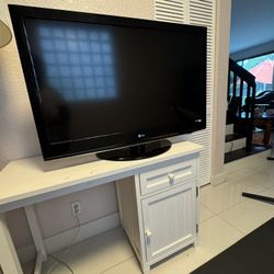 LG TV Model 42LH30