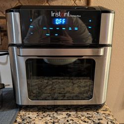 INSTANTPOT VORTEX 10 QT AIR FRYER W/ 7 IN 1 FUNCTIONS.  EXCELLENT CONDITION, WORKS BEAUTIFULLY.  DOES IT ALL‼️