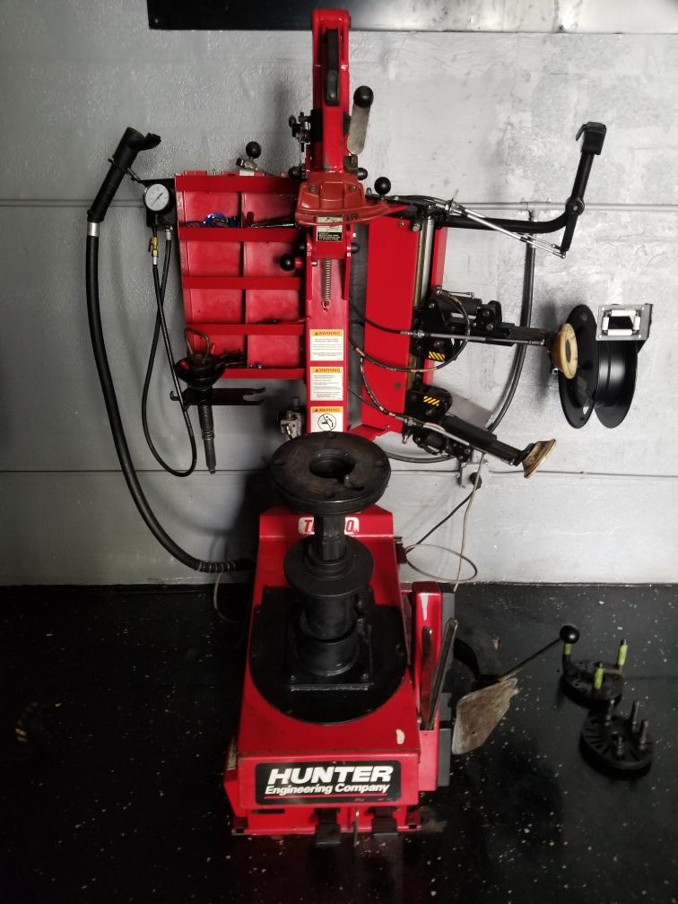 Hunter TC3700 Tire Changing Machine