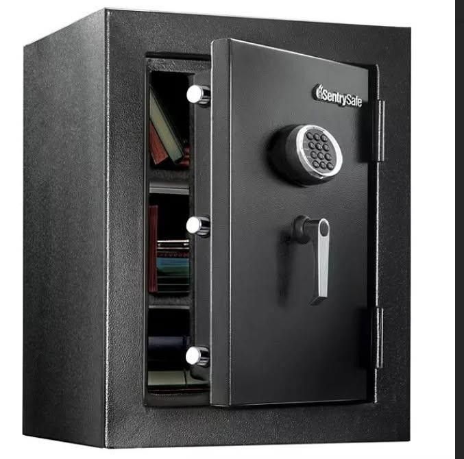 SentrySafe Digital SAFE W KEYS FIRE & Waterproof  Big & HEAVY $899 New