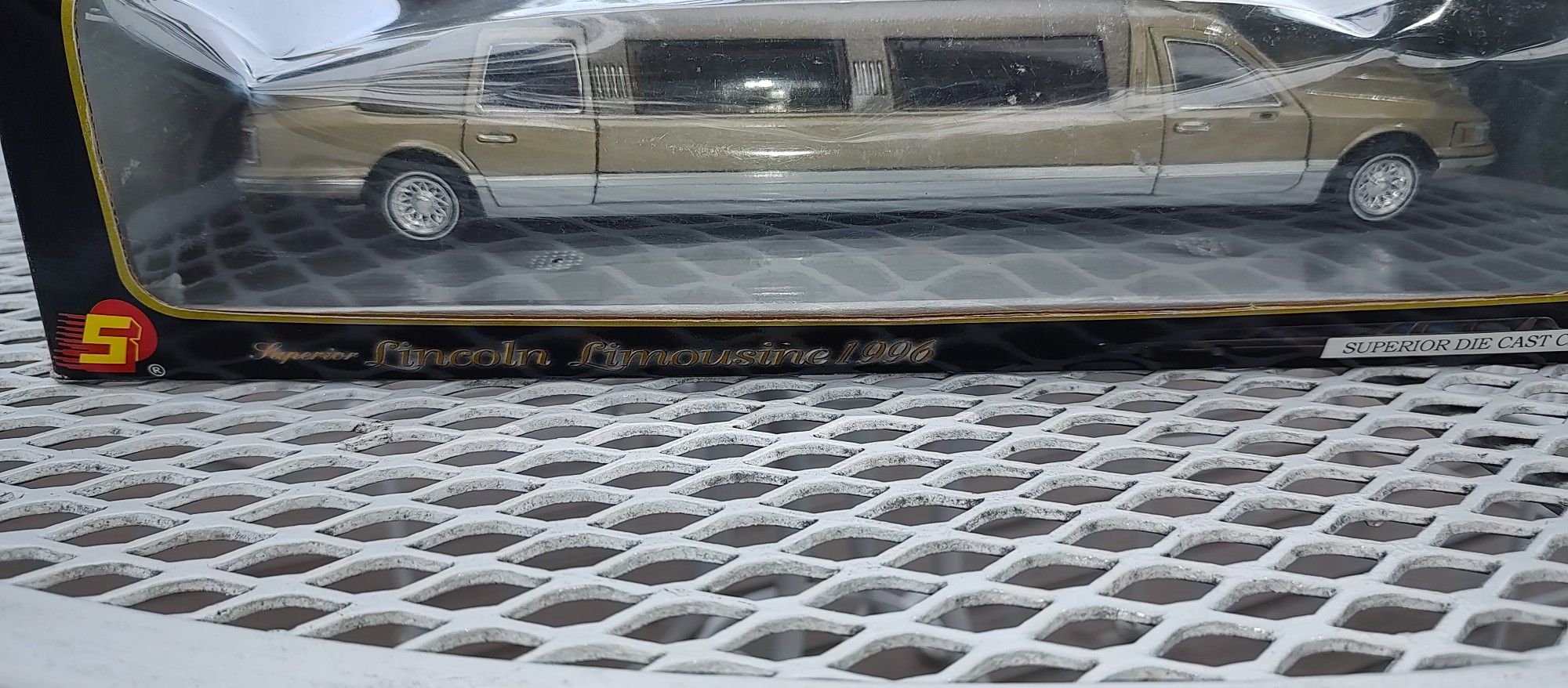1:24 Scale Diecast Limo 