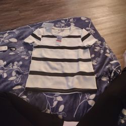 MUST HAVE YUMMY BLACK AND WHITE SHIRT