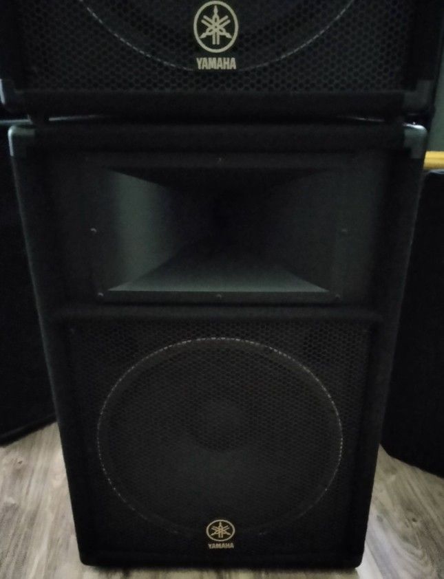 Yamaha 15 Inch Full Range Speakers (Pair)