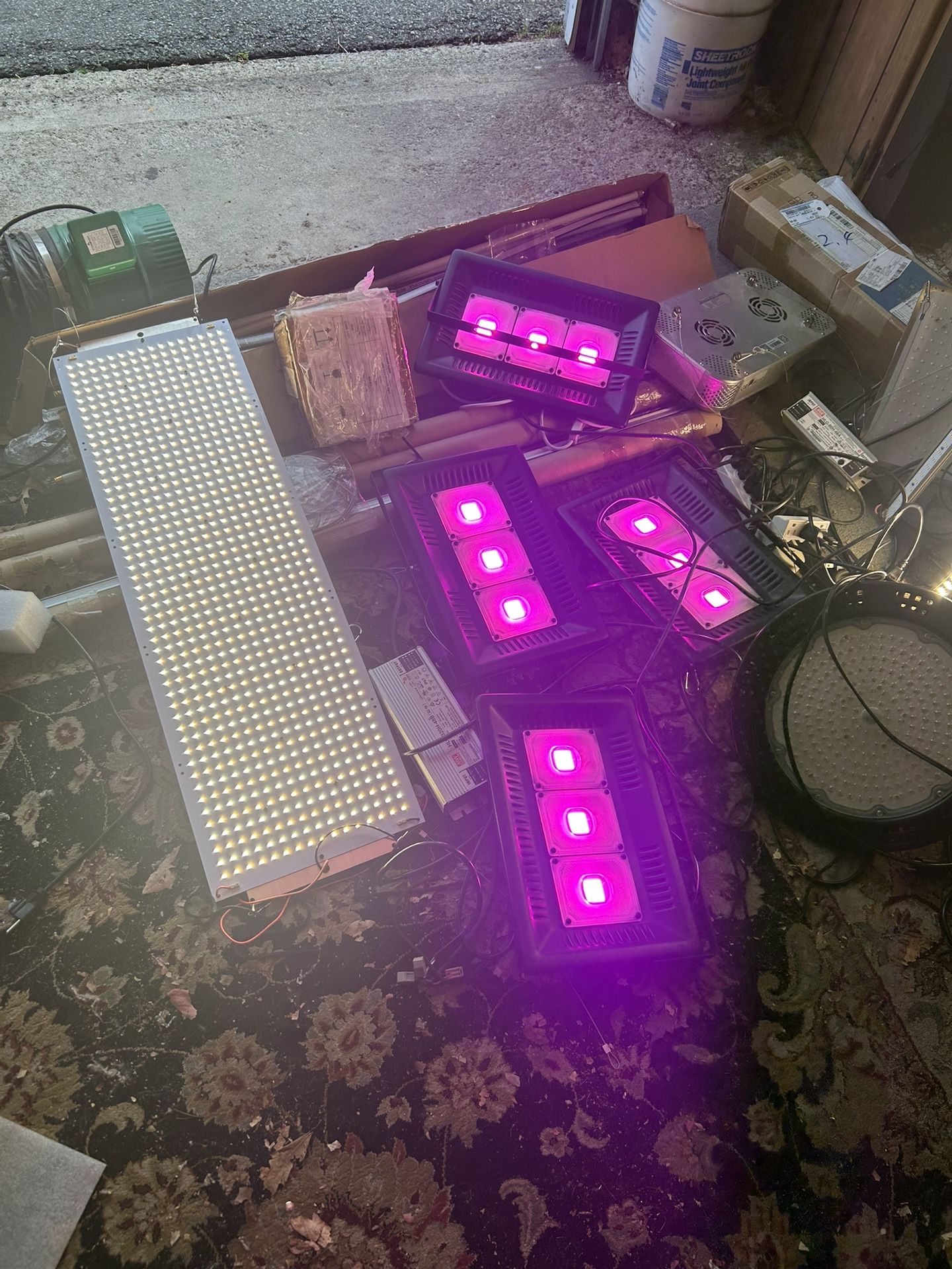 Quantum Board 300w? 4 100w Cobs