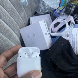 Apple AirPods Gen 2