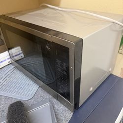 Old Microwave Panasonic Still Works Good 