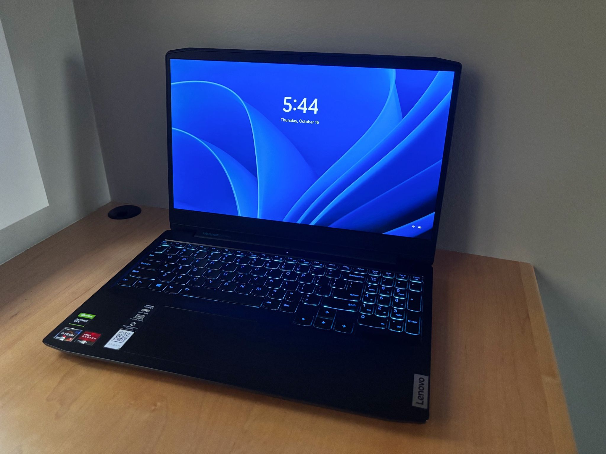 Lenovo Gaming Laptop - Ryzen 7 / GTX 1650 Ti / 8GB RAM