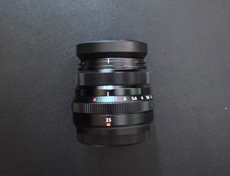 Fujifilm Fujinon XF 35mm F2 R WR Lens (Black) + Hood & Caps - Excellent Condition