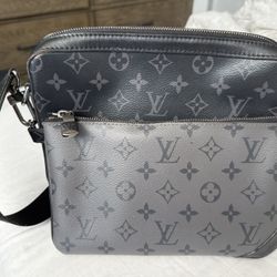 Louis Vuitton Trio Messenger bags