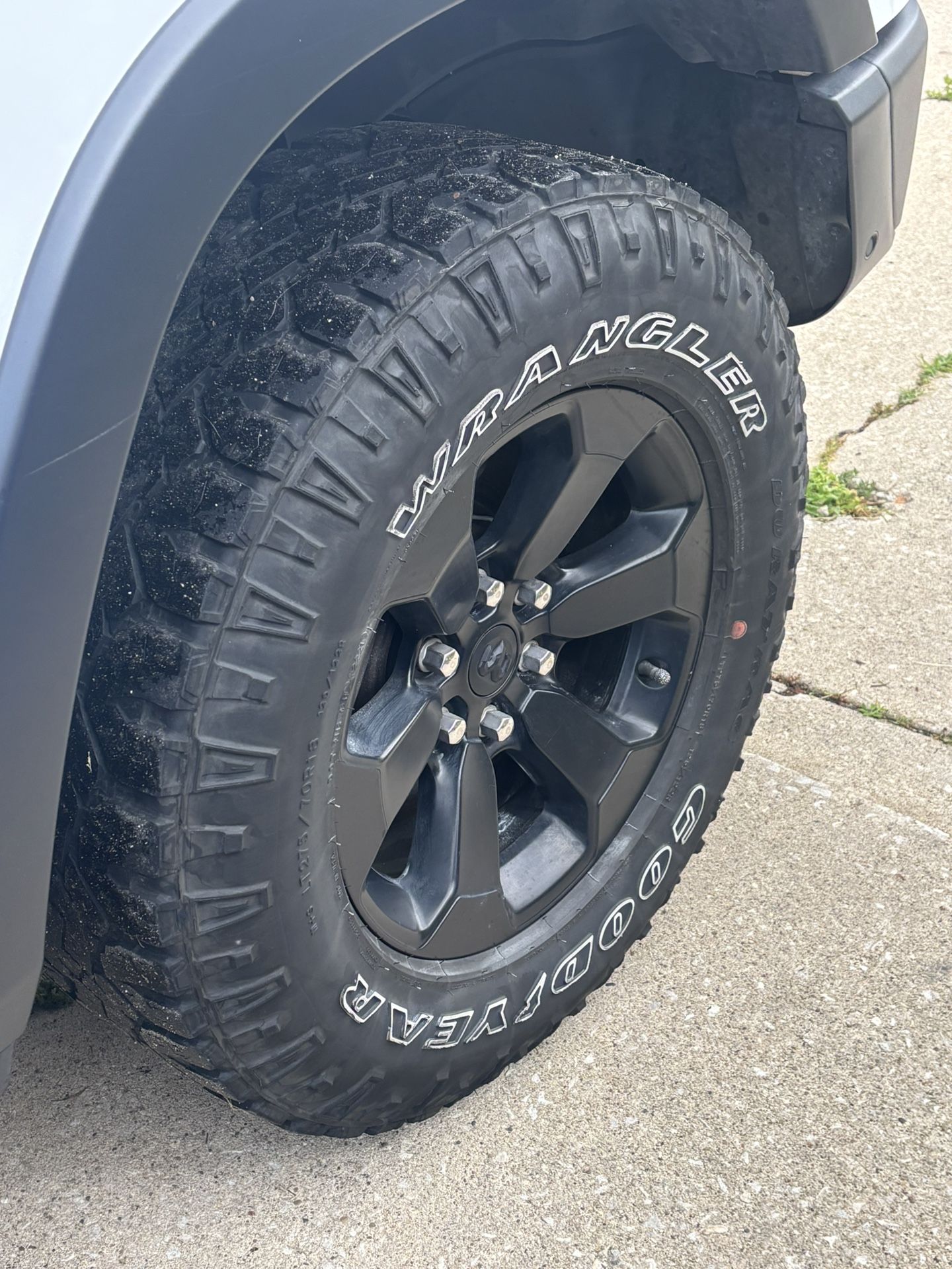3 Goodyear Wrangler LT275/70R18