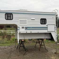 94 Sportsmans 9’6” Truck Bed Camper 