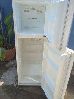 Avanti refrigerator apartment size
