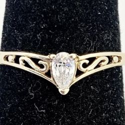 💕 Beautiful 10K Yellow Gold & CZ RING Size 7.5