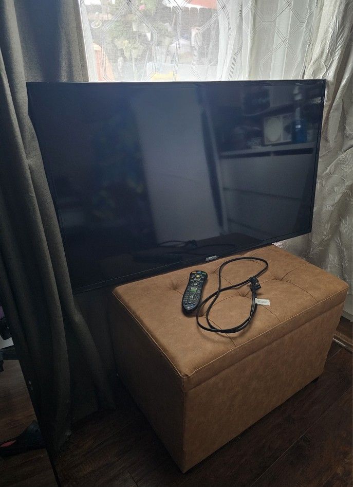 40 Inch Samsung TV