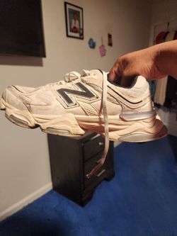 Beat up New Balance White Chunky Sneaker S 11