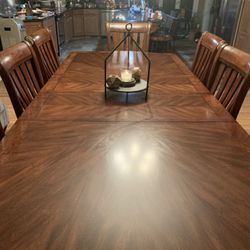 Dinnig Room Table And 8 Chairs Leather And Wood 