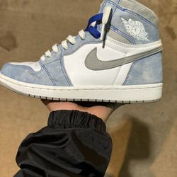 Jordan 1 Hyper Royal Size 9.5 Used