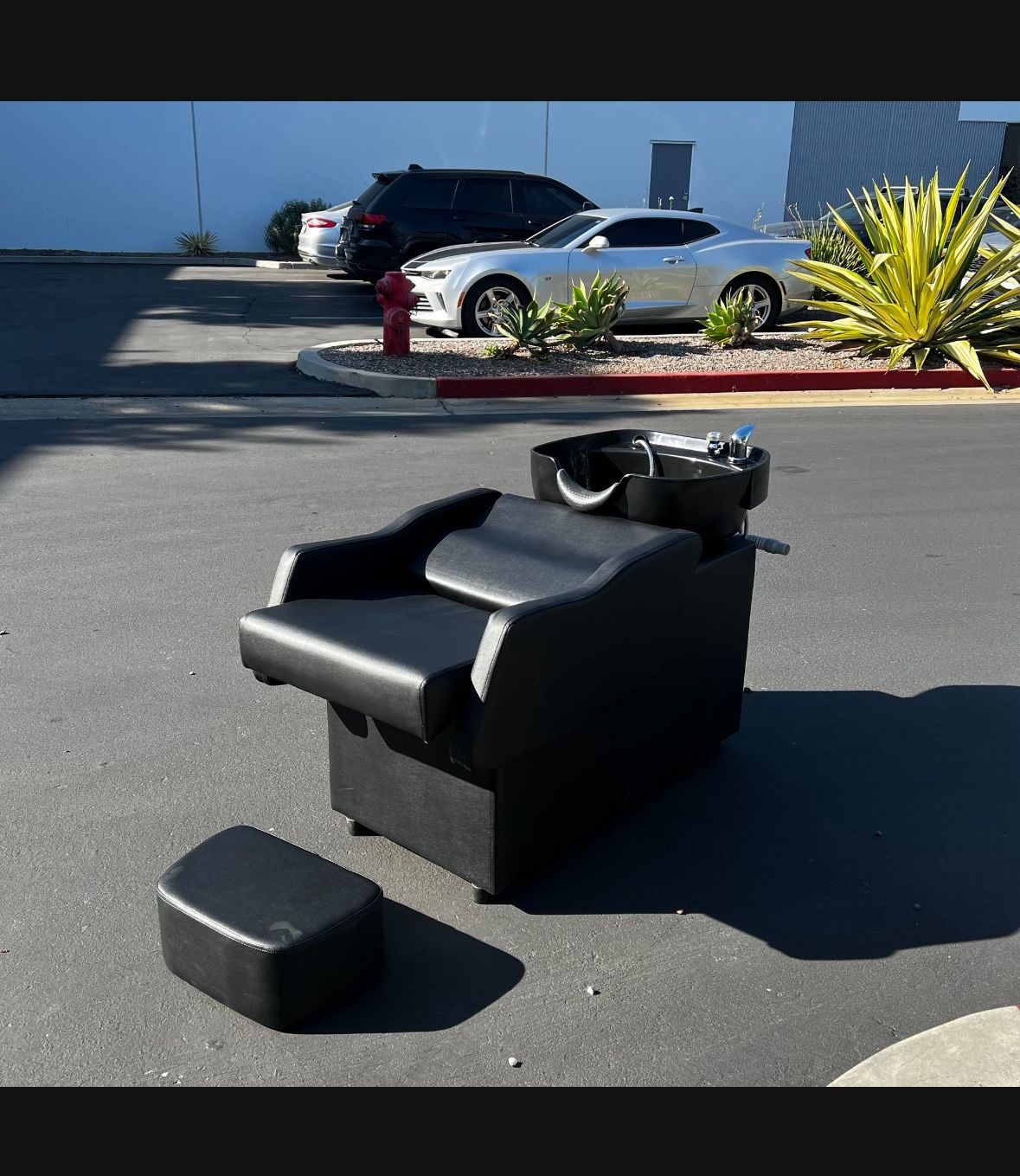 New In Box- Shampoo  with ABS Bowl (plastic), gel neck rest, Black, Faux leather