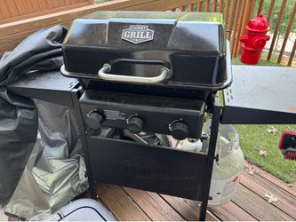Gas grill with a half full tank