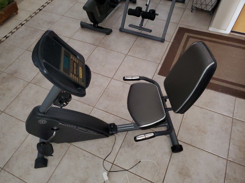 Gold's Gym "Power Spin 230 R" Recumbent Exercise Bike.