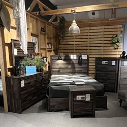 Grey 4PC Queen Bedroom Set 