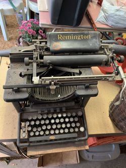 Vntage Remington Typewriter