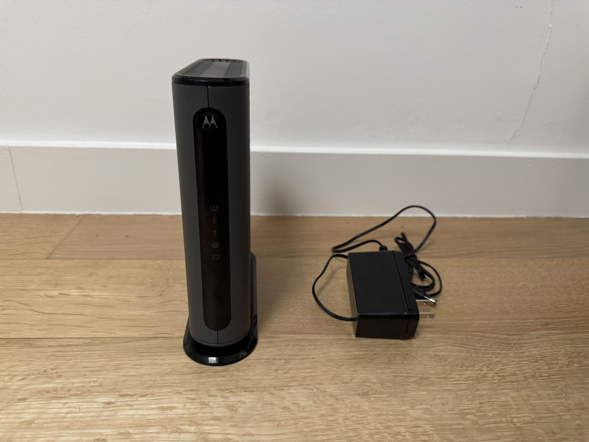 Motorola MB8611 DOCSIS 3.1 Cable Modem (2.5Gbps)