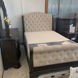 Comino Queen Bedroom Set