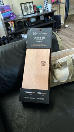 Kitchen carving set
