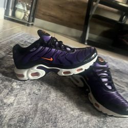 Nike air max voltage purple