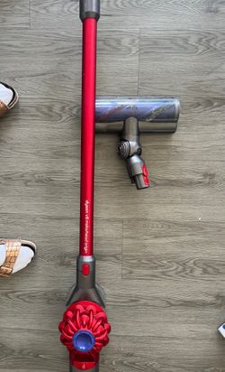 Dyson vaccum comws with charger and parts
