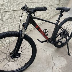 Trek Marlin 5 Gen3. 9 Speed Large Size Lightweight Aluminum Frame With Hydraulic Disc Brakes And 29” Wheels 