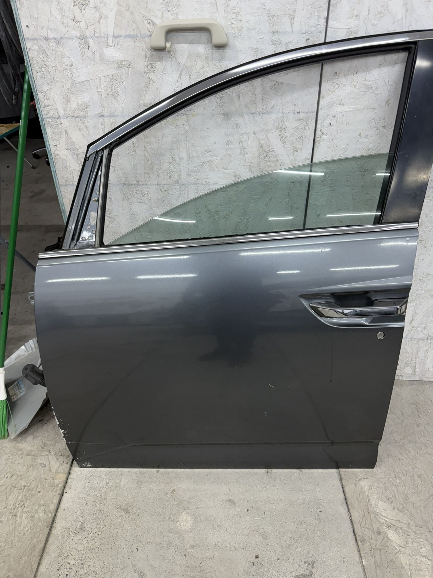 Front left driver's door Honda Odyssey 2011-2017