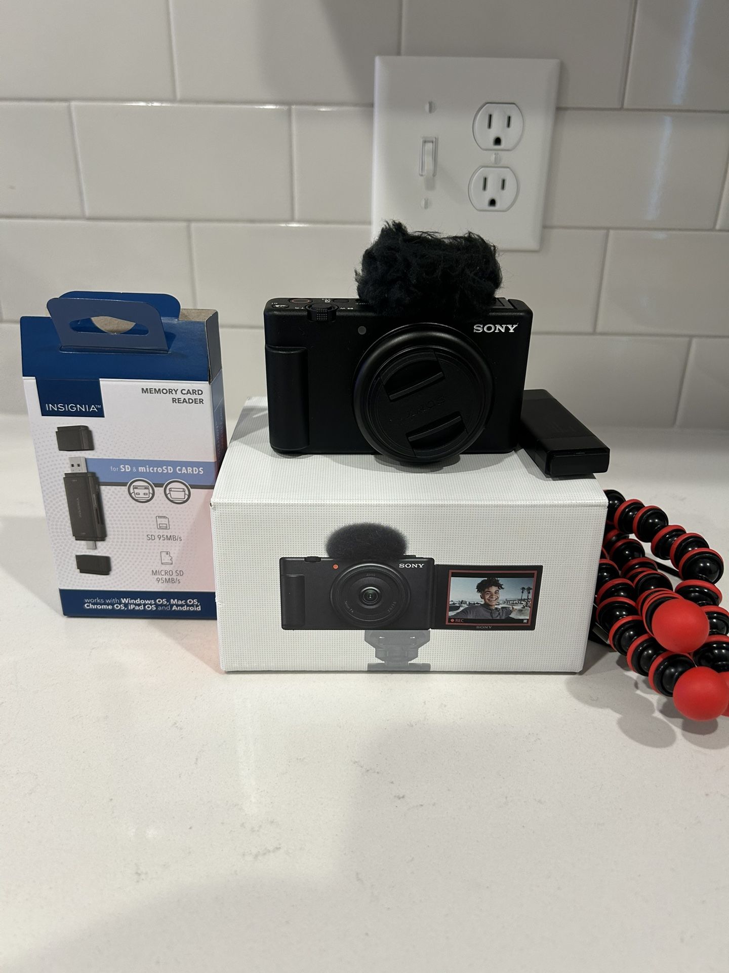 Sony - ZV-1F Vlog Camera for Content Creators and Vloggers - Black